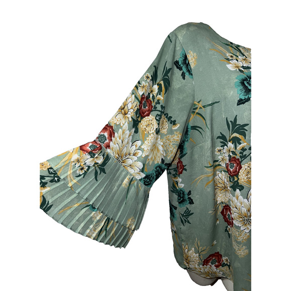 Violet & Claire Top Size 2X Green Floral Accordion Pleated Sleeves V-neck Tunic - Picture 3 of 10